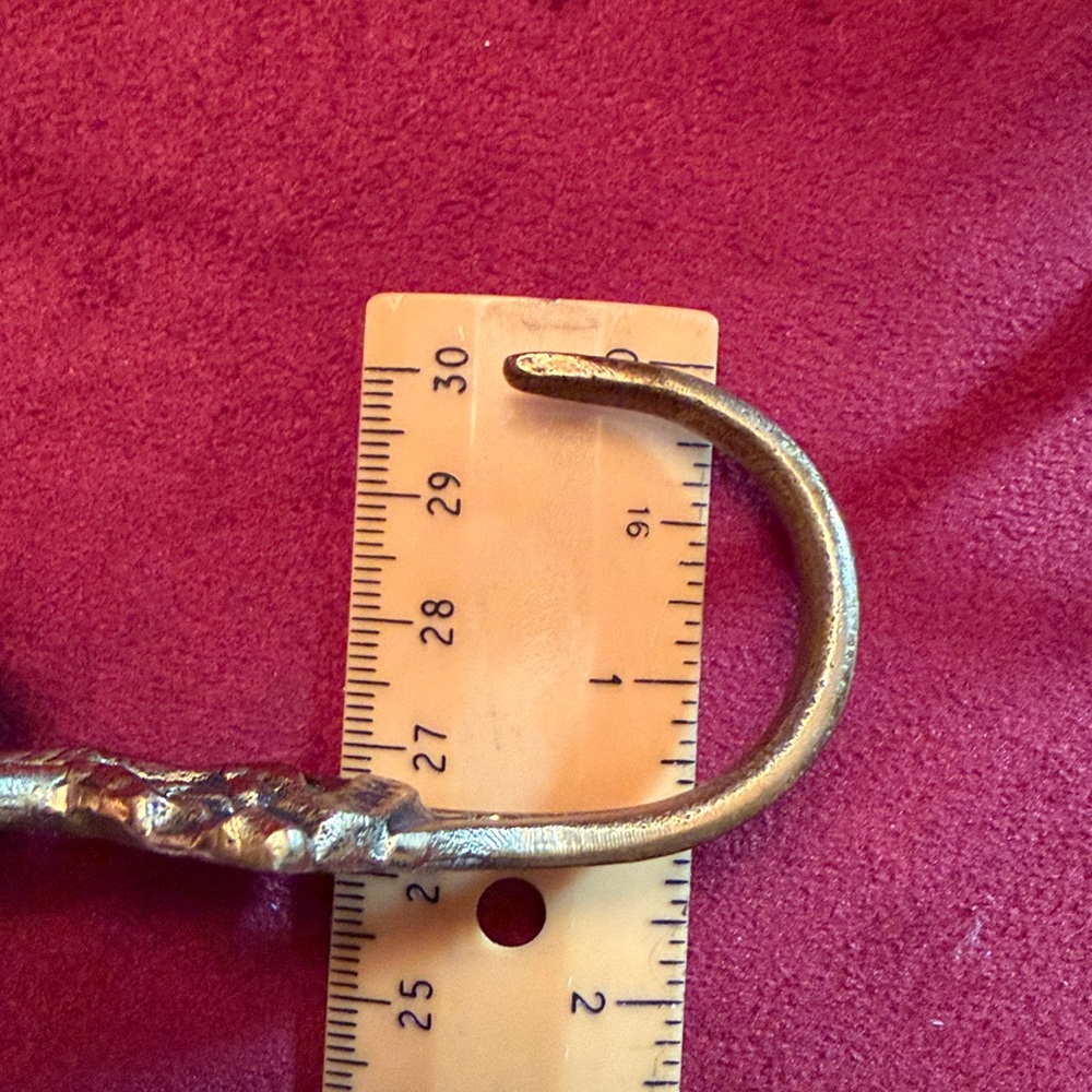 Set of 4 antique brass hooks  - Charles Dickens characters. - Picture 9 of 14